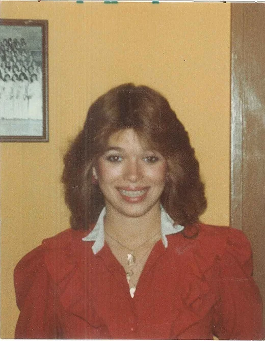 JANIT IN 1983 AT HER HOME OUTSIDE NEW YORK CITY. AS A TEENAGER SHE LOVED GOING INTO THE CITY TO ENJOY ALL THE MUSIC, ARTS AND THEATER. 