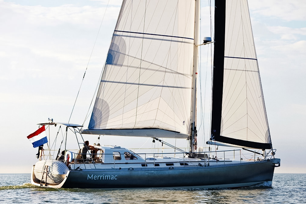 A 55 foot world cruiser with tri-radial Hydra Net® mainsail and roller-furling genoa.
