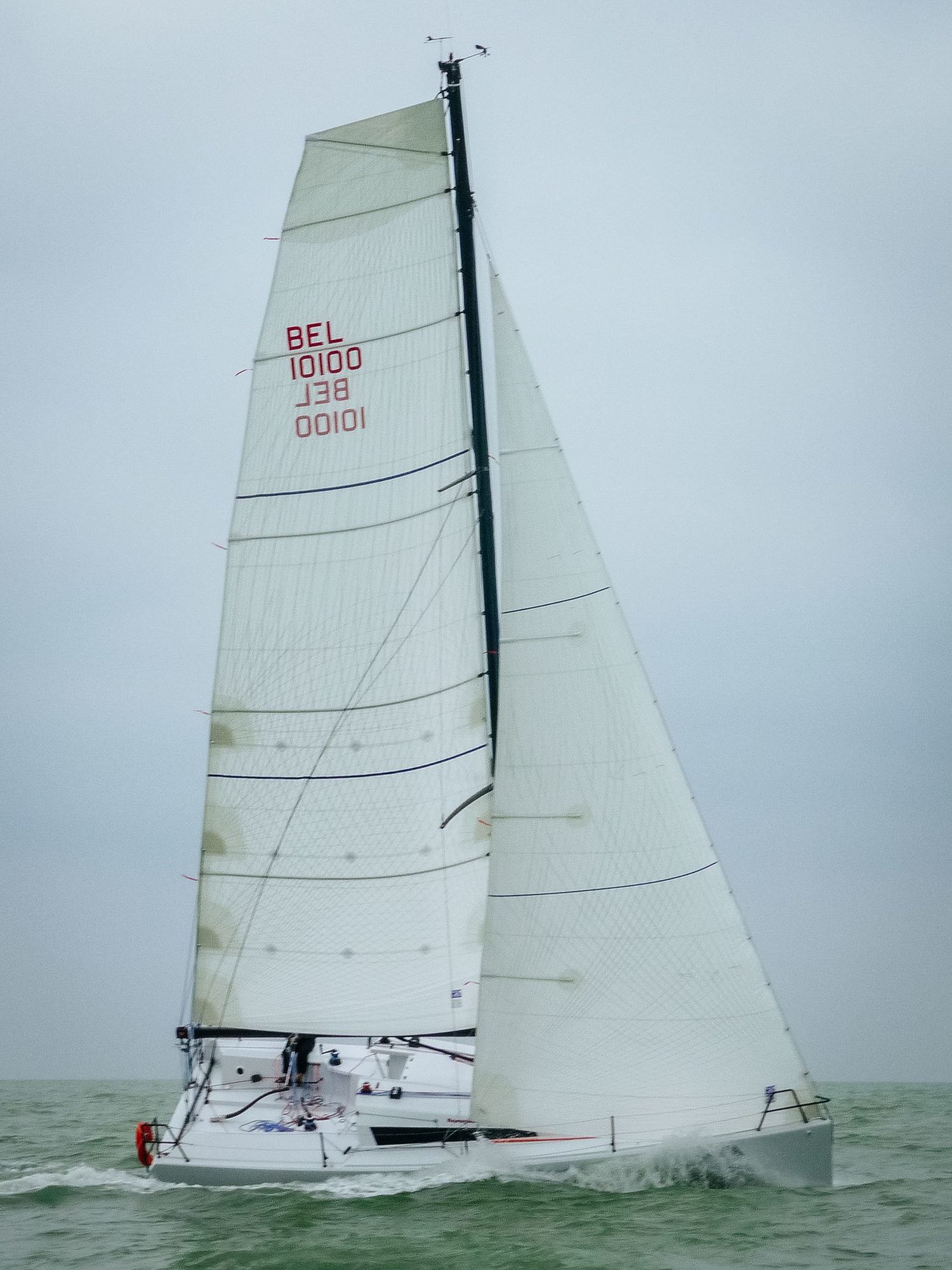 Tape-Drive Silver Powerhead mainsail and non-overlapping jib.