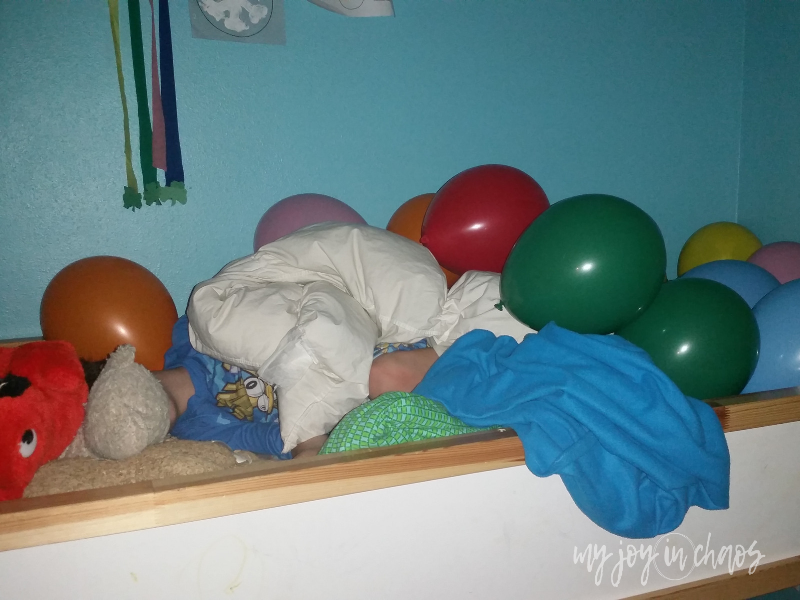  birthday balloons in bed 