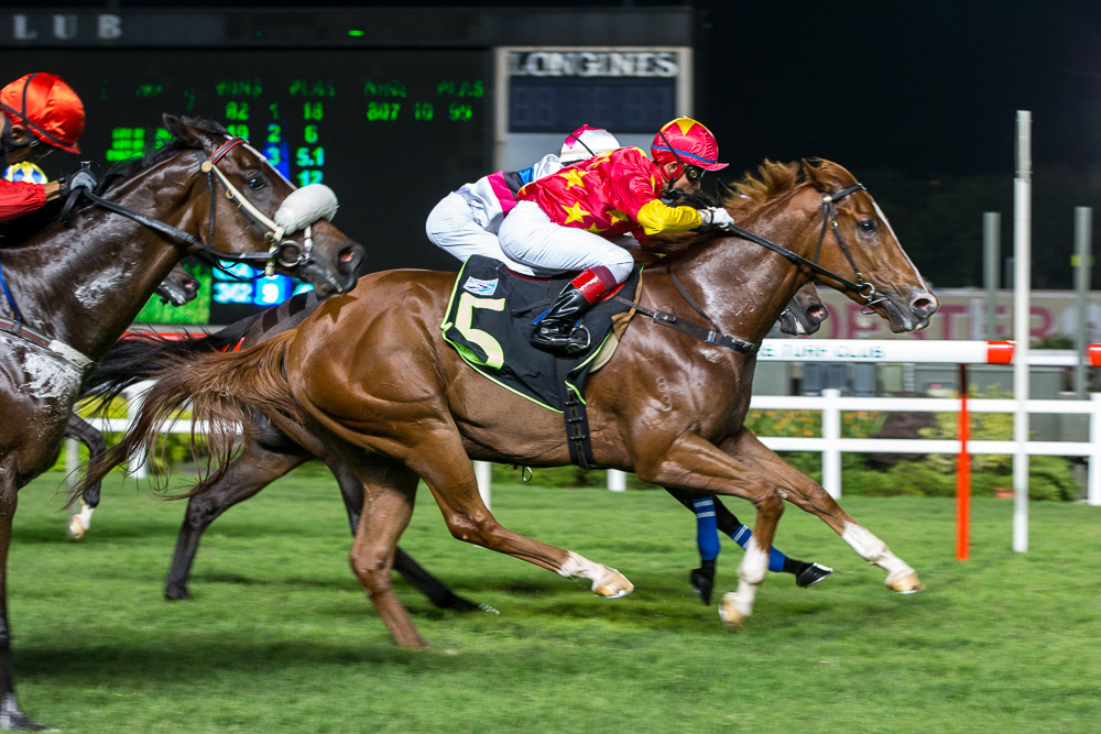 Skywalk winning the Class 3 with jockey APP CC Wong using his hands and heels after losing his whip at the 200m