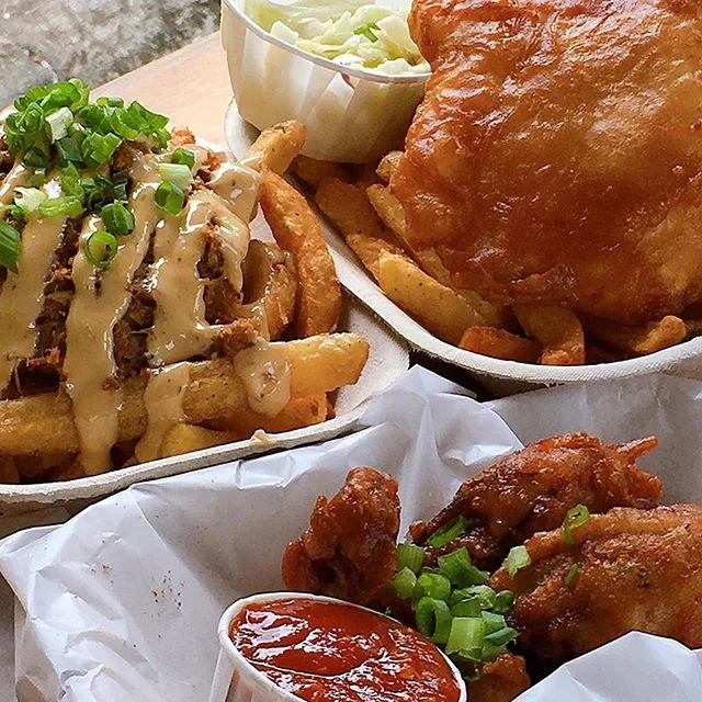 Just a few lunch options for today! Open til 3pm! 📷 @chomp._chomp 
#yyjfood #yyjeats #fishnchips #oysters #poutine #victoriabc #innerharbour #oceanwise