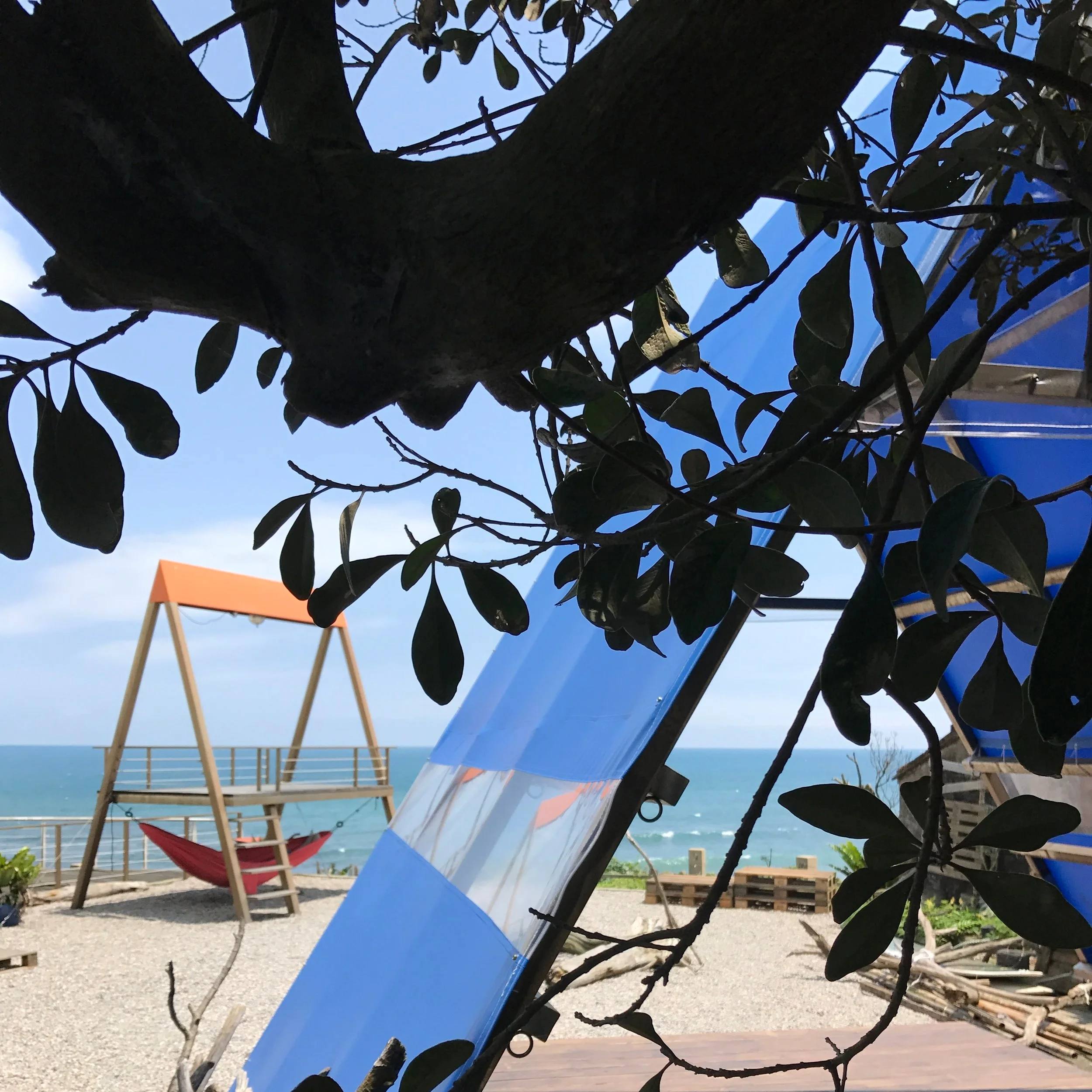 (裡面也可以鋪個睡袋就聽著海聲入睡囉)