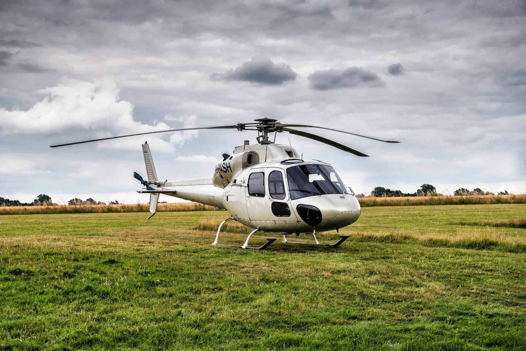 Private Helicopter on Grass Field – London Luxury Event Photographer
