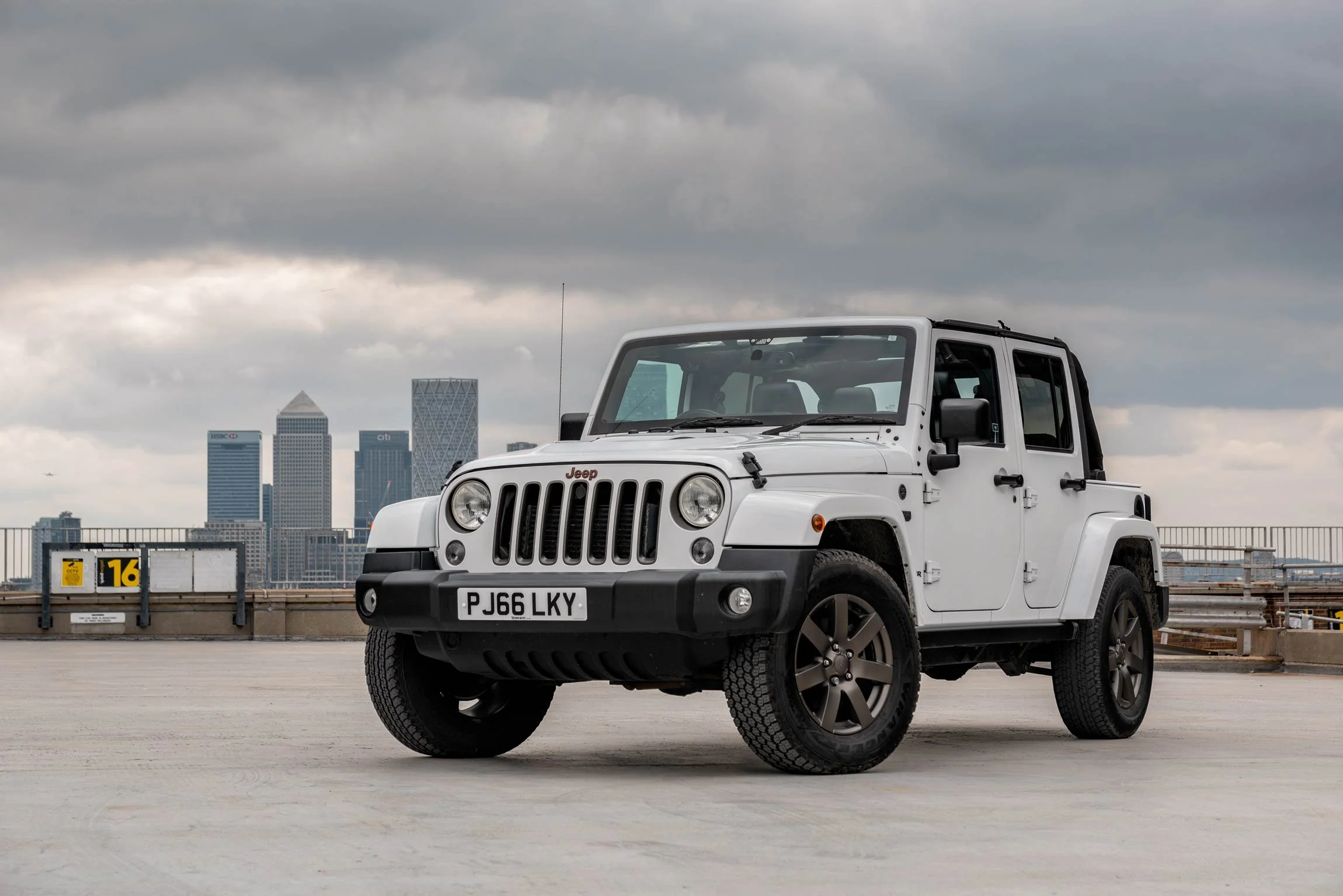 Turo Campaign – White Jeep Wrangler on London Rooftop | Advertising Campaign Photographer London