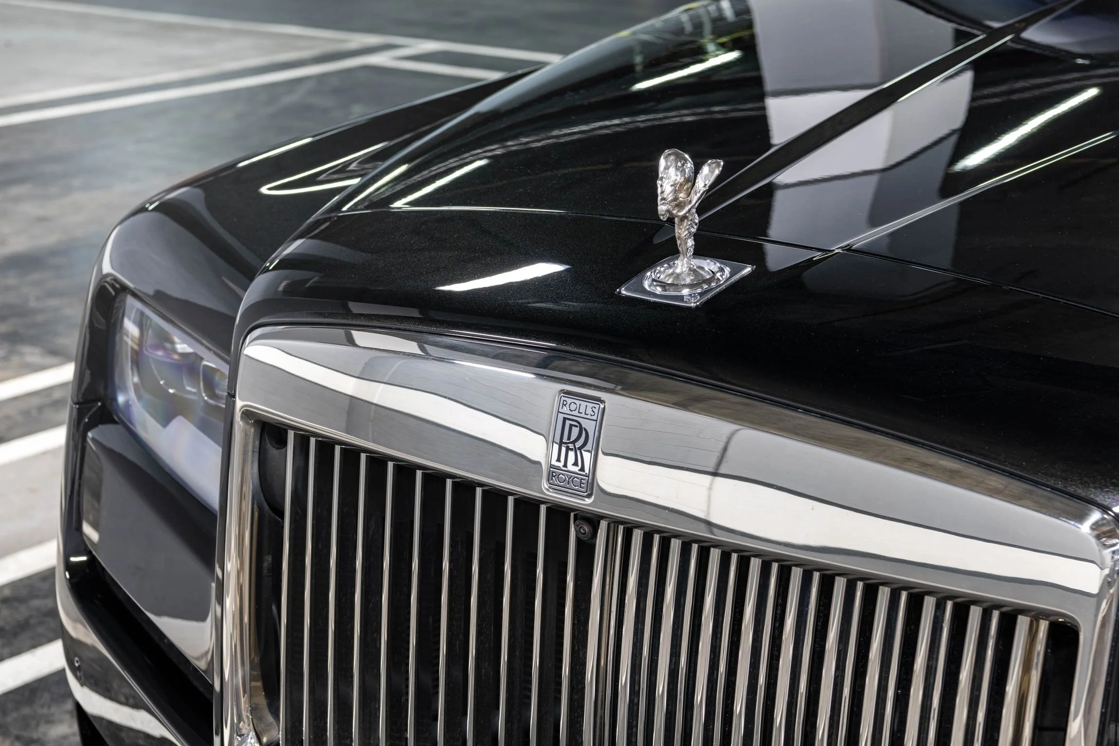 Rolls-Royce Spirit of Ecstasy Close-Up – London Luxury Car Photographer