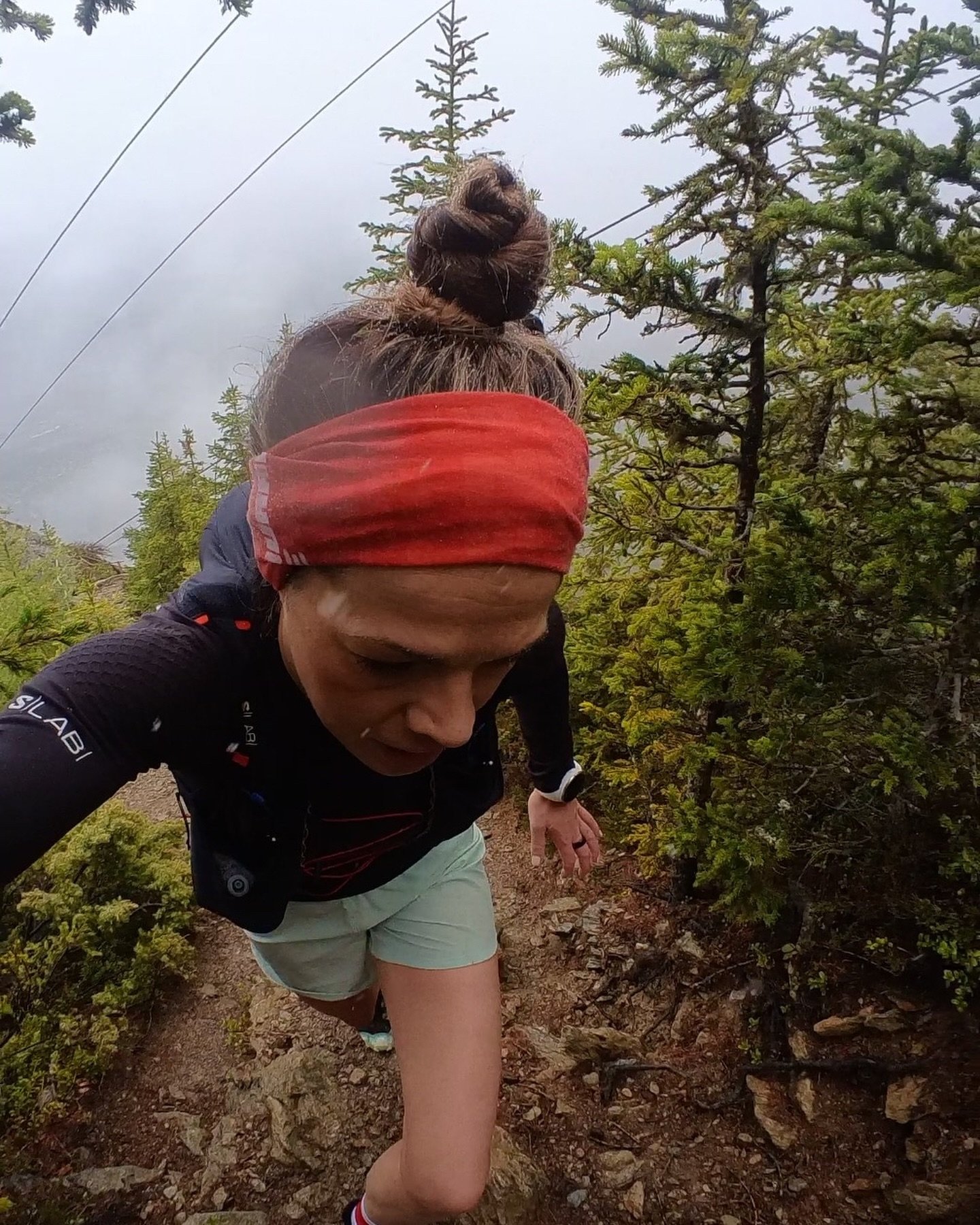 Eat. Sleep. Run. Repeat.
.
.
Friends, copious amounts of cake. Weather to keep me on my toes ❄️ ☔️ ☀️. Decent mileage, lots of ascent. Trail batteries recharged ⚡️ Grateful for the guidance of @lucytriphysio for helping me making the most of the trai