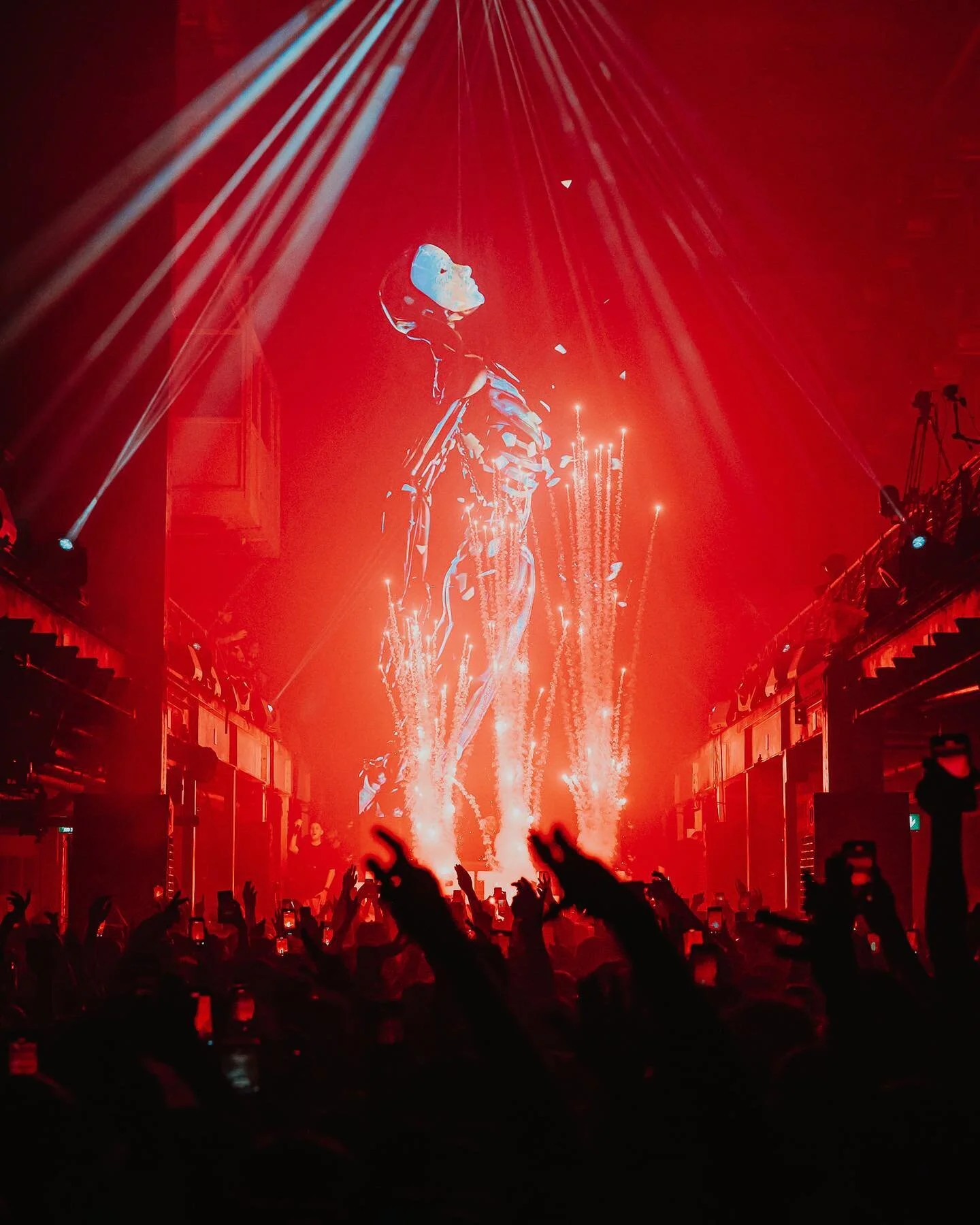 PRINTWORKS 15.04.23

This was both my first and last time headlining this incredible venue - Printworks, you were truly something special and this show was too. Thank you to @Hospitalitydnb and the ravers for making it so memorable 🙏🏻

📸 @lukedyso