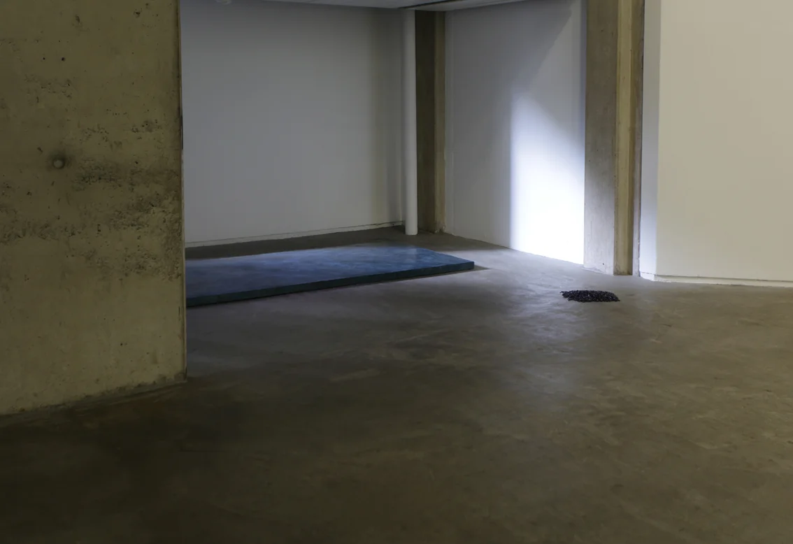 (l - r) shallow rise, 2016. Plaster soft notes , 2016. Tempered steel