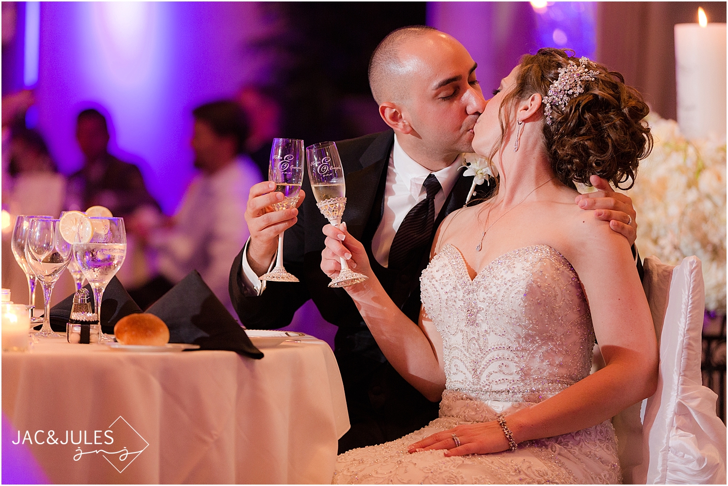 jacnjules photograph fun wedding reception at Nanina's in the Park