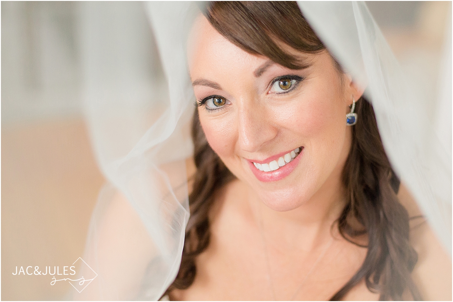 jacnjules photograph a bride getting ready for her wedding in Manahawkin, NJ