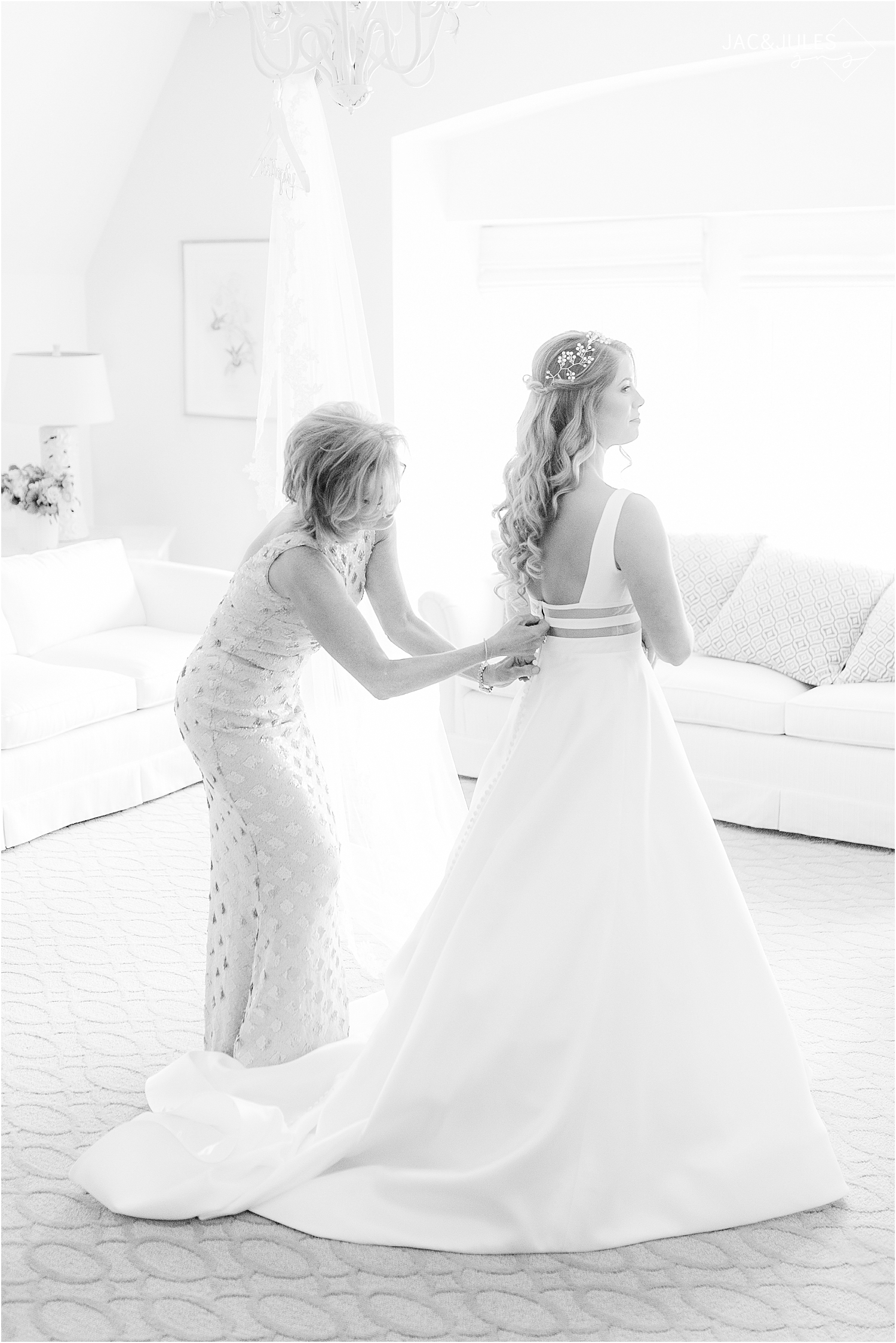 mom helping bride get dressed at north jersey country club