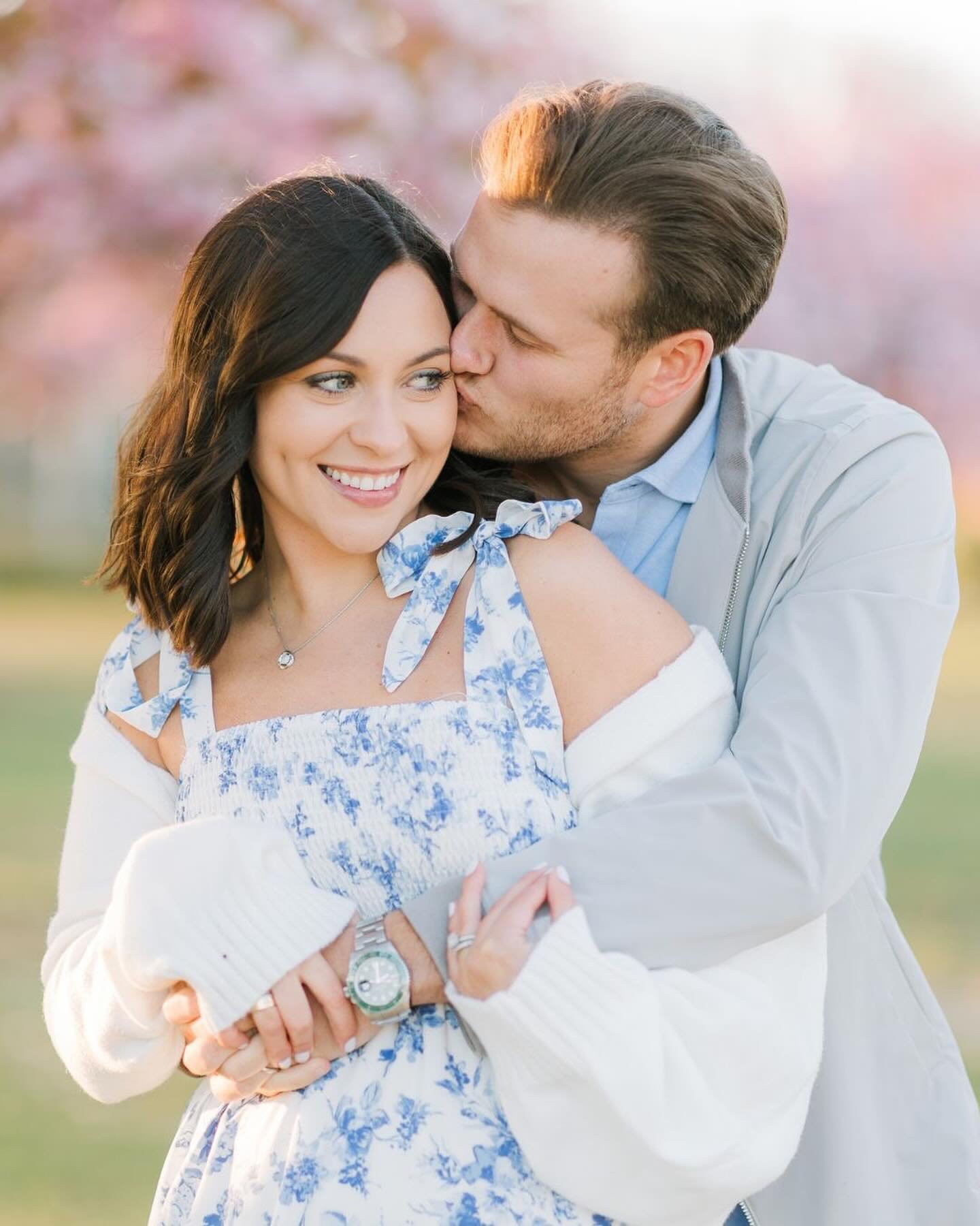 More spring blooms!

Shannon was sweet enough to bring us this gift, but it actually turned out to be the ✨ perfect✨addition to their already stylish wardrobe. We love capturing couples in love when these trees show off their pink blooms for a couple