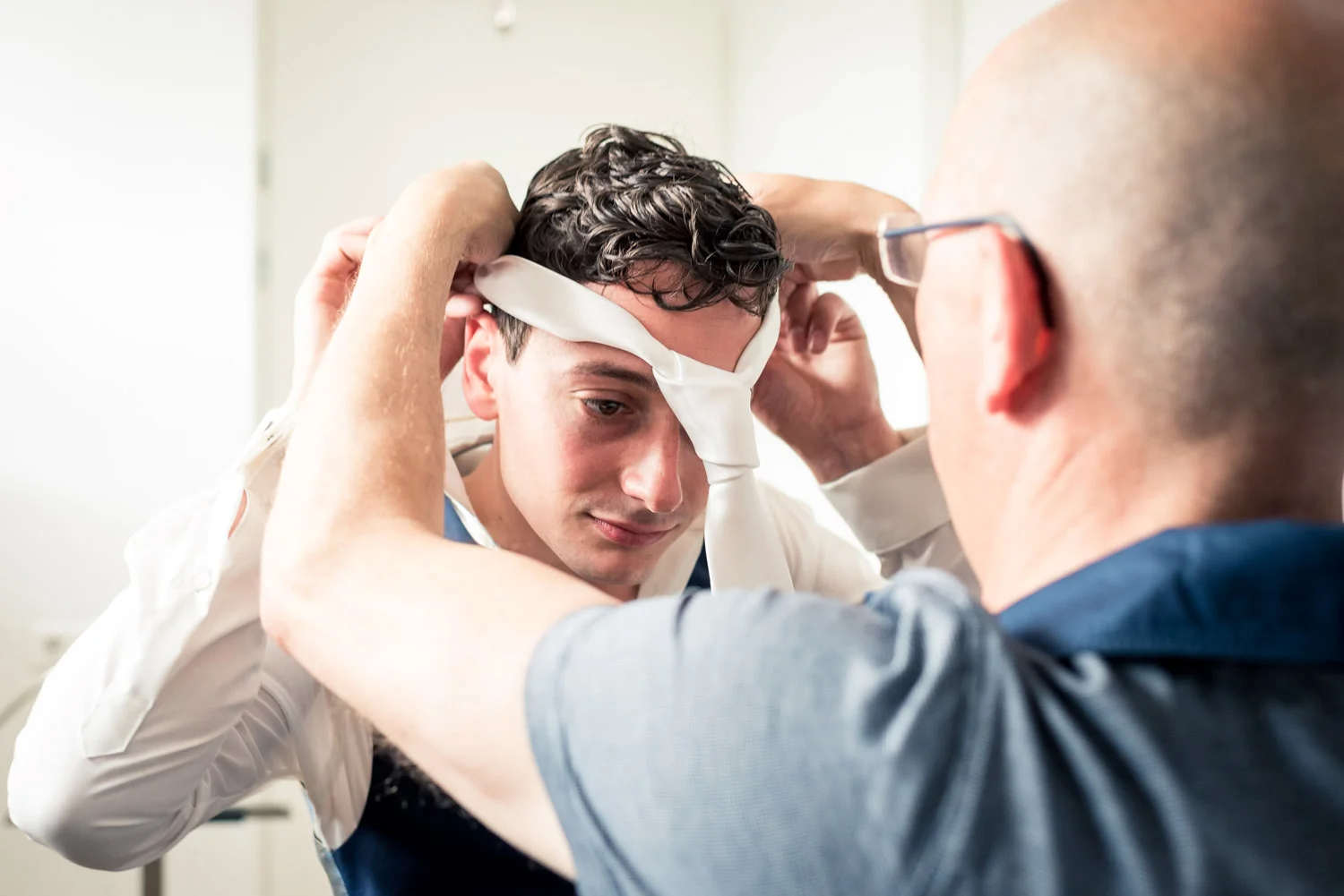 getting ready bruidsfotografie Breda bruidegom
