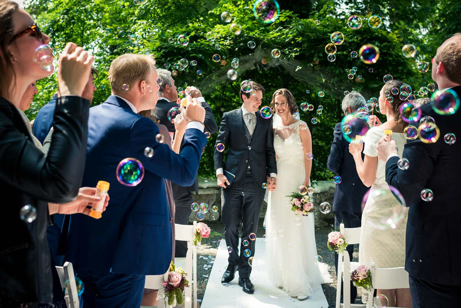 eind ceremonie kasteel wijenburg buiten trouwen