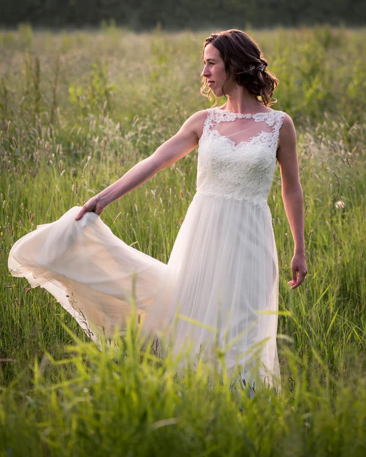 fotoshoot in avondzon bruid in weiland