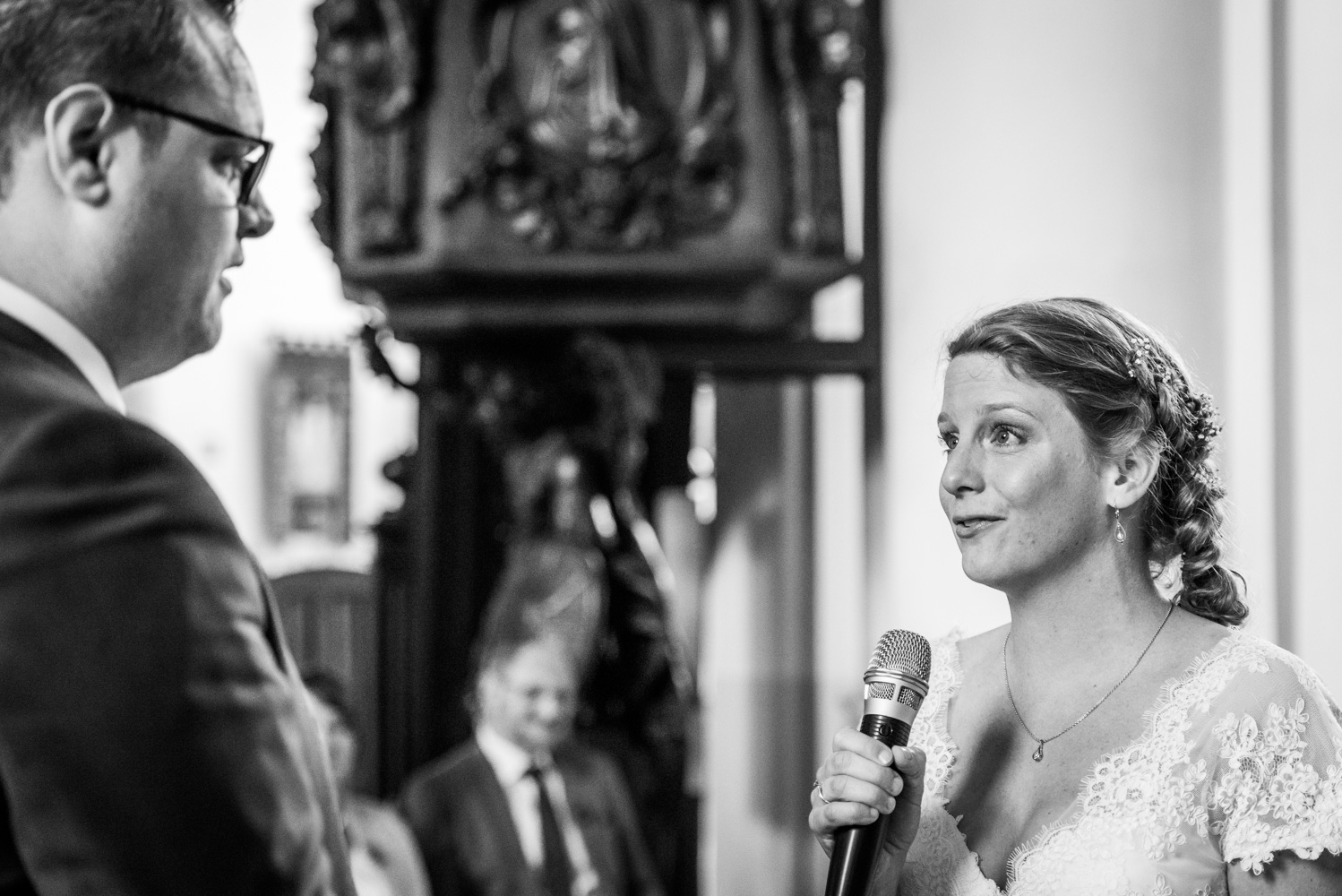 Copy of bruid legt gelofte af aan bruidegom tijdens huwelijk ceremonie in de Peperbus in Bergen op Zoom door Cfoto