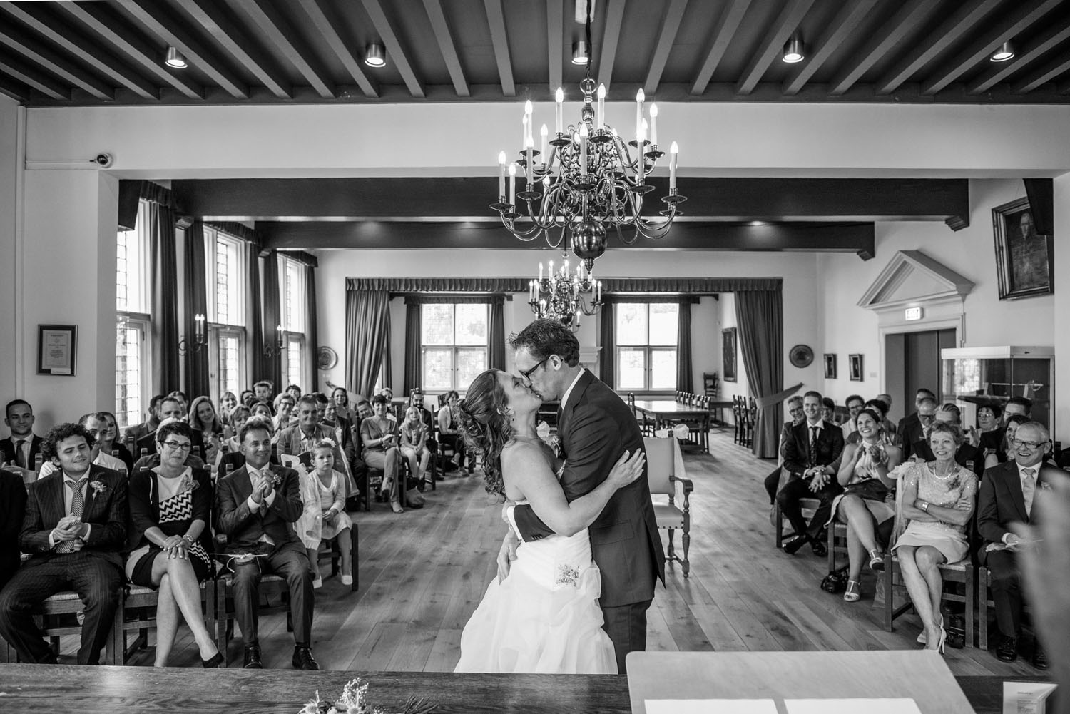 Copy of kus tijdens de ceremonie, bruidsfotografie in Willemstad door Cfoto