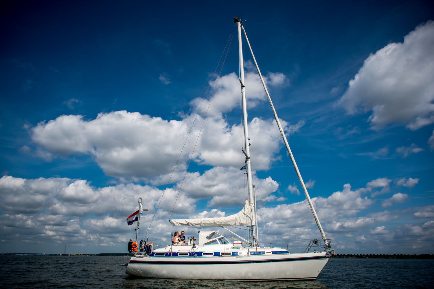 Copy of bruidsfoto's op de boot op het Hollands Diep bij Willemstad