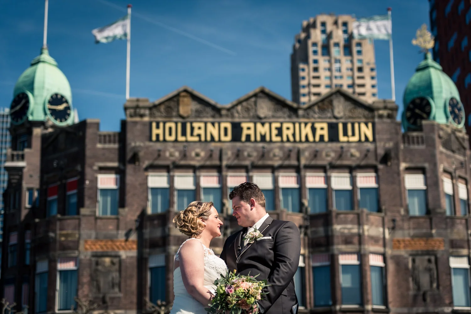 Bruidsfotografie Rotterdam, foto door Caroline Elenbaas bij Hotel New York, ceremonie tot feest in de Vertrekhal In Rotterdam, bruidsfotograaf Cfoto