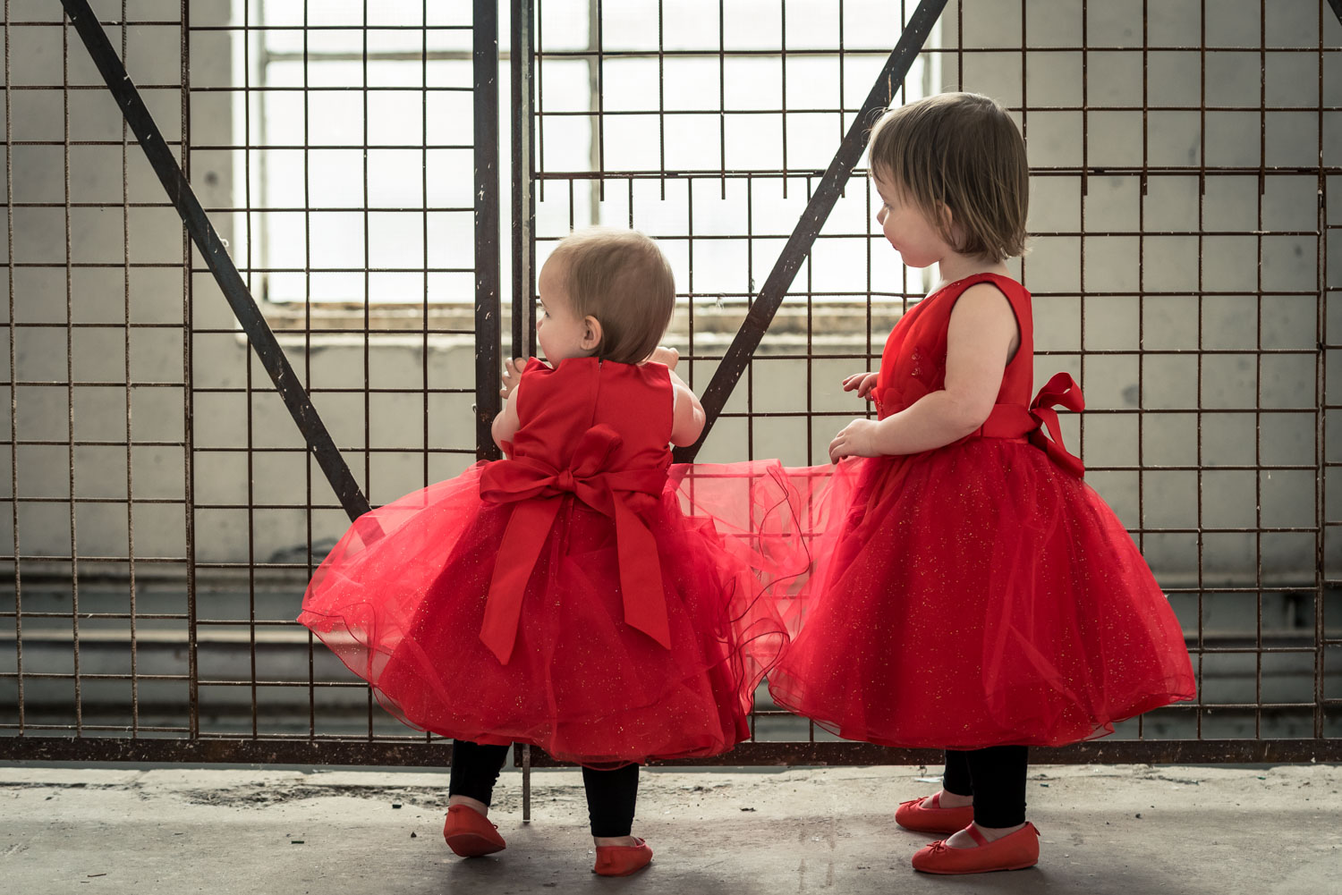 bruidsmeisjes gefotografeerd in de suikerfabriek van zevenbergen