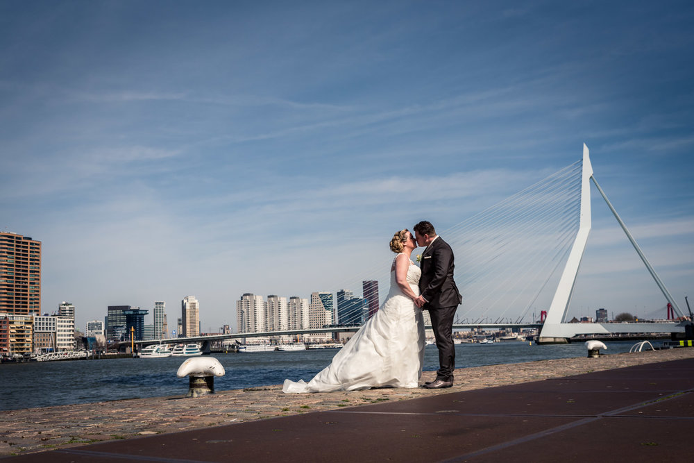 bruidsfotografie door Cfoto in Rotterdam met de Erasmusbrug