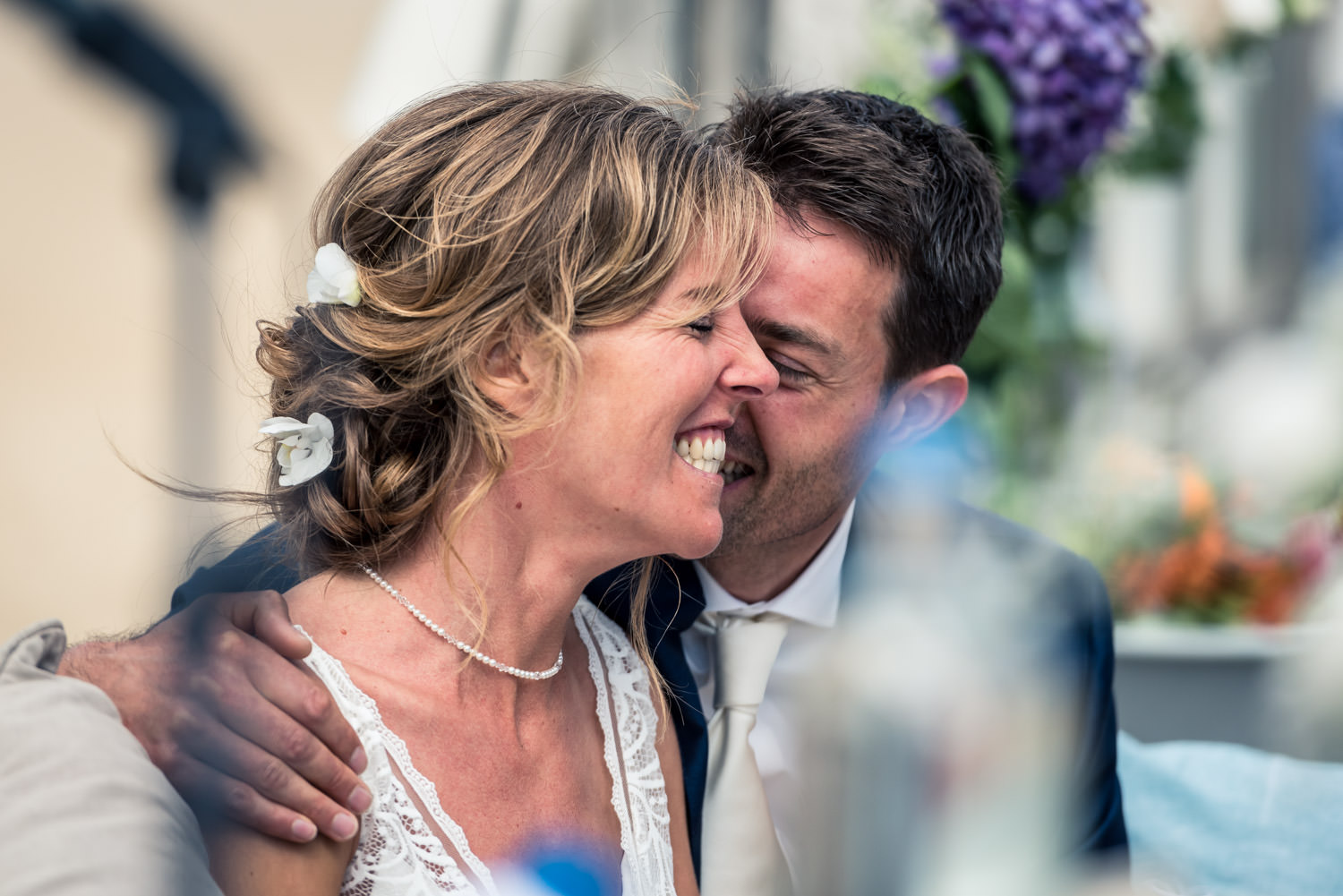 cfoto maakte detail foto van bruidspaar, bruidsfotograaf uit Zui