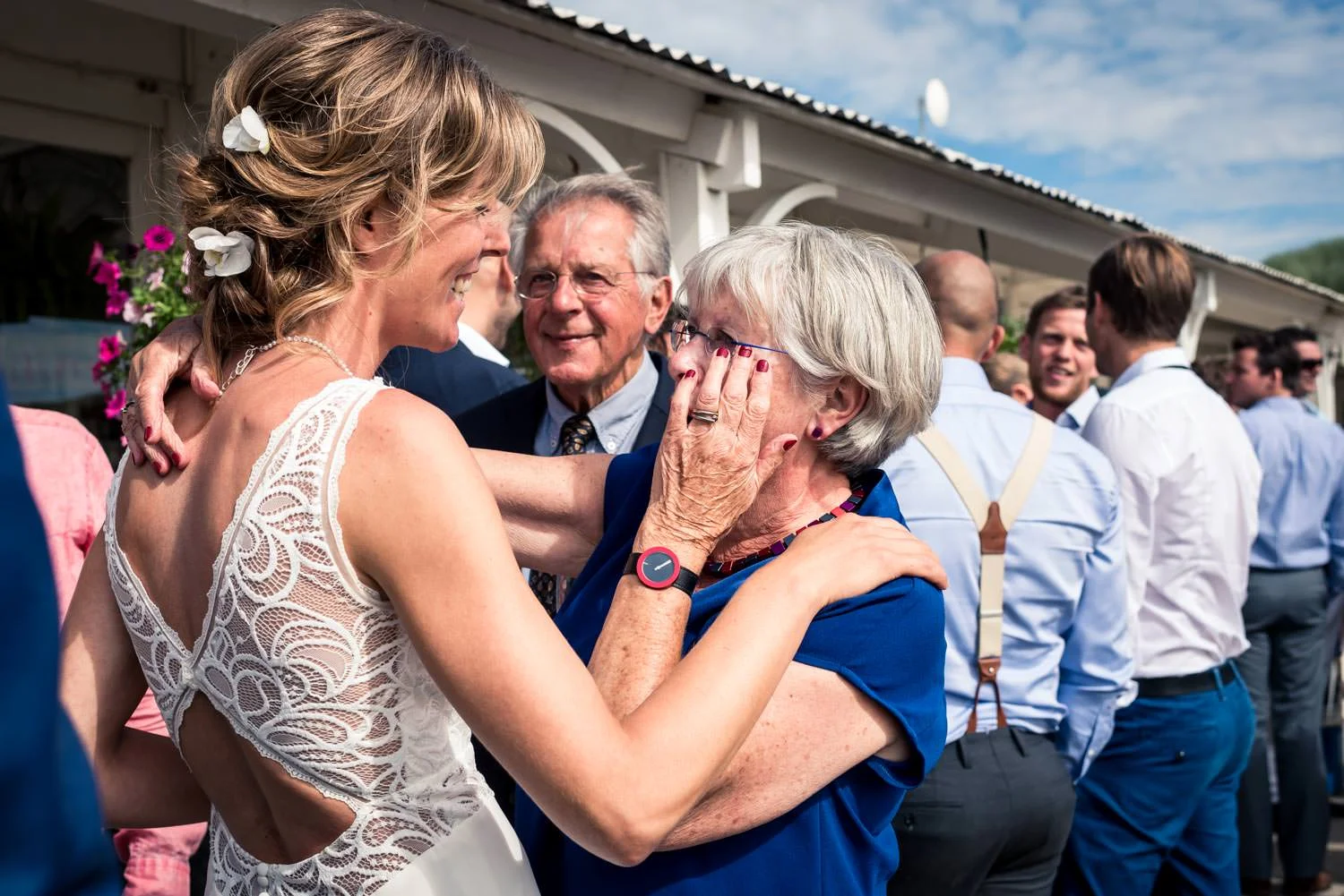 felicitaties aan het bruidspaar vastgelegd door trouwfotograaf C