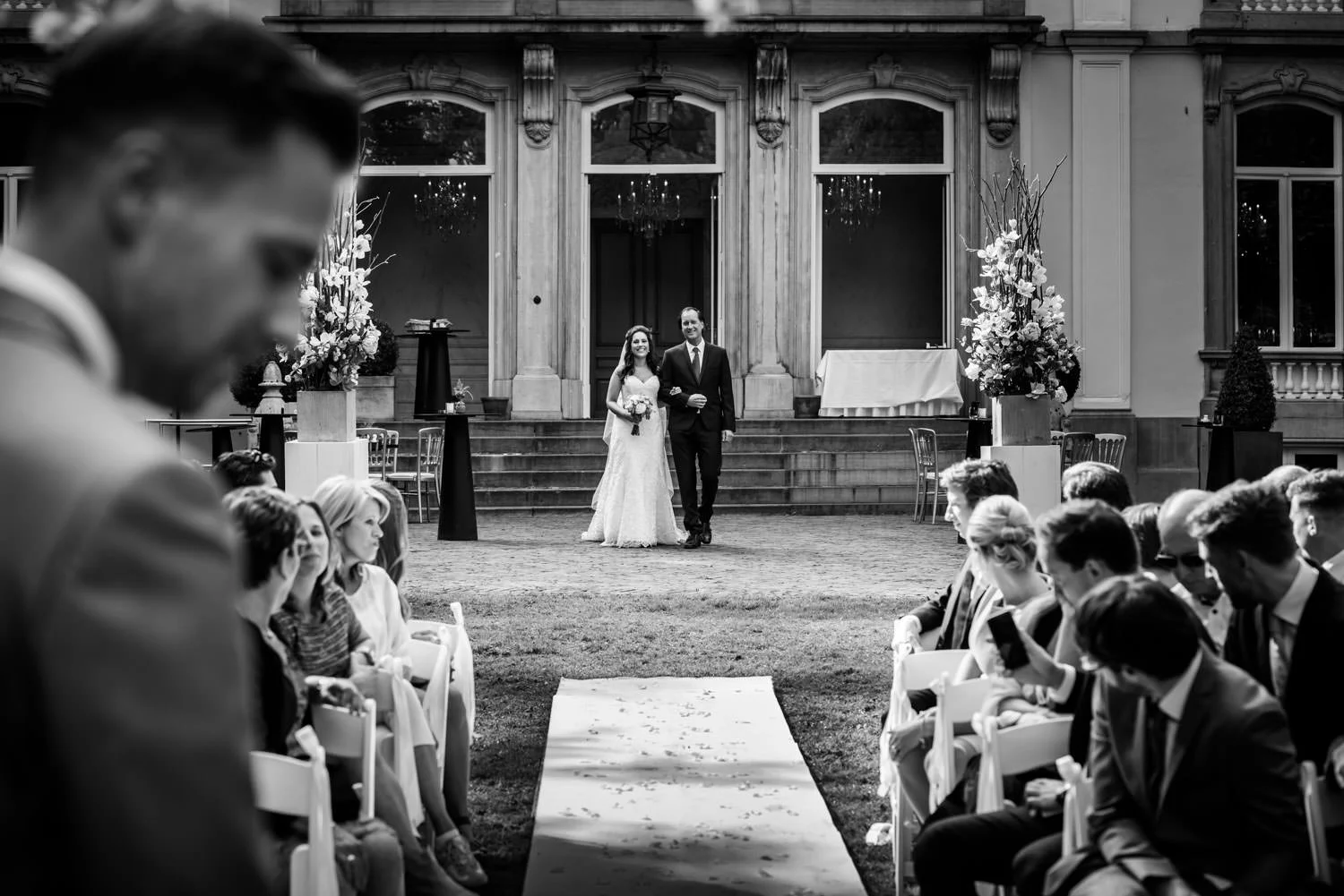 Trouwfotografie waarbij aan het begin van de ceremonie de bruid