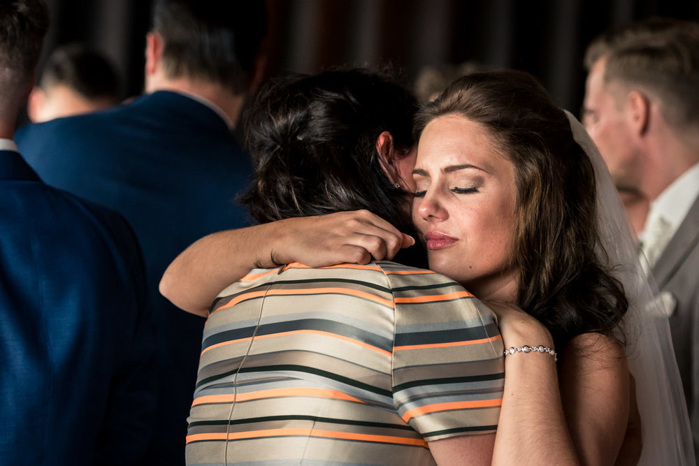 Emoties en tranen bij de bruid op en top trouwfotografie