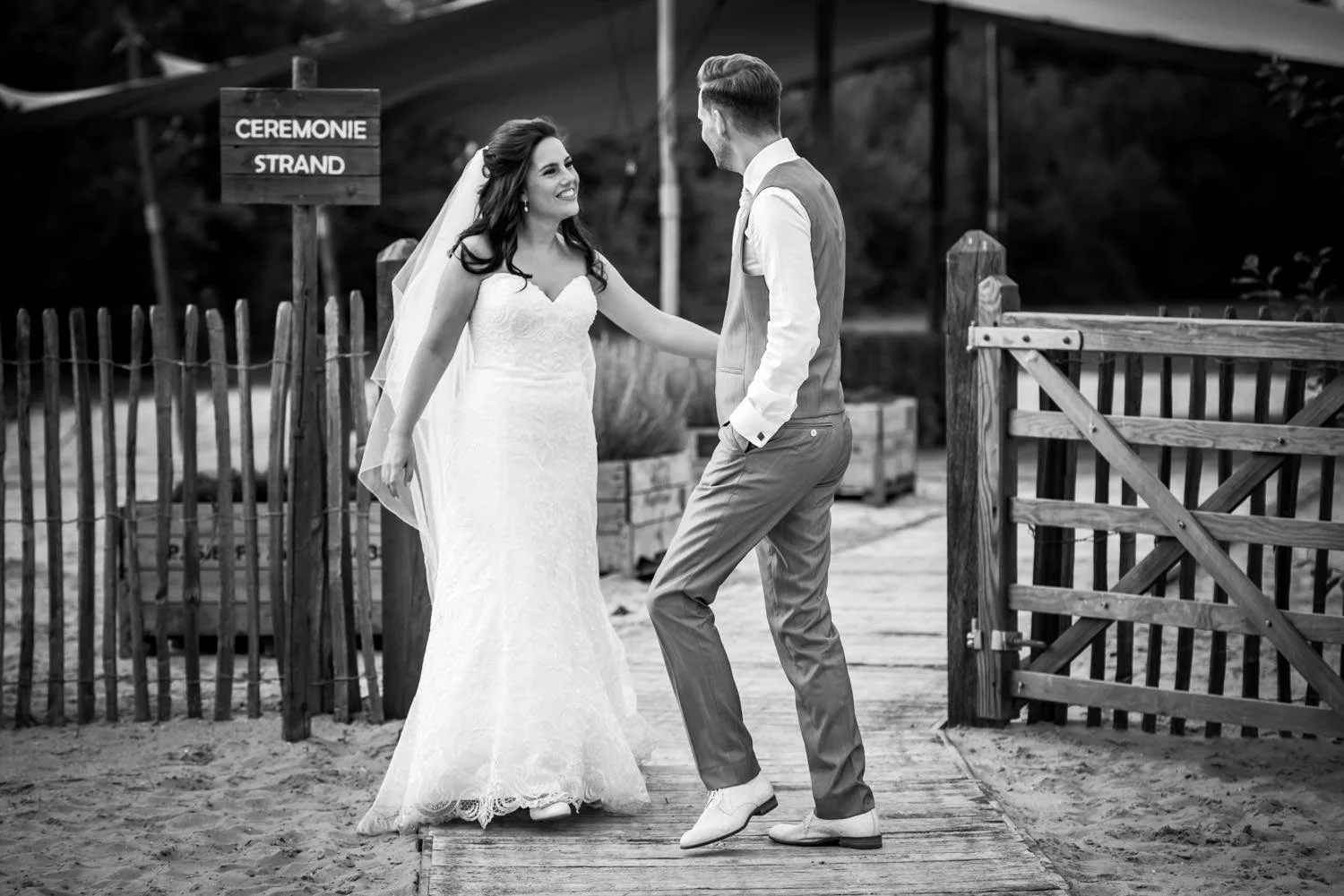 trouwfotografie aan het Houtse Meer in de buurt van Breda in Den