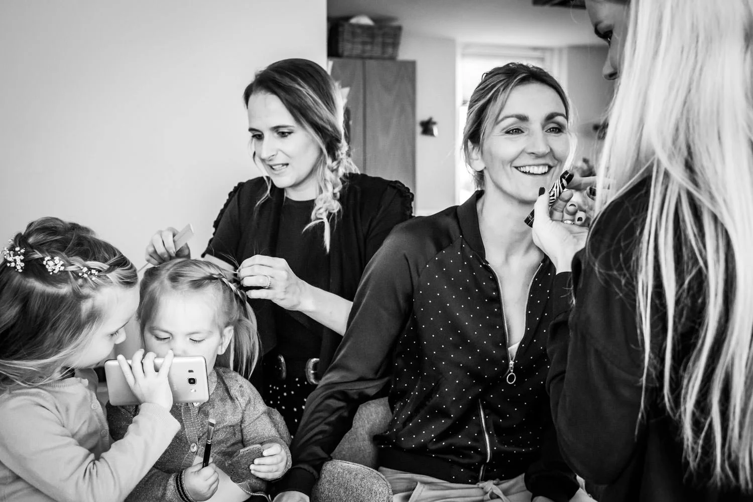 Cfoto legt trouwfotogafie vst bij getting-ready van de bruid en