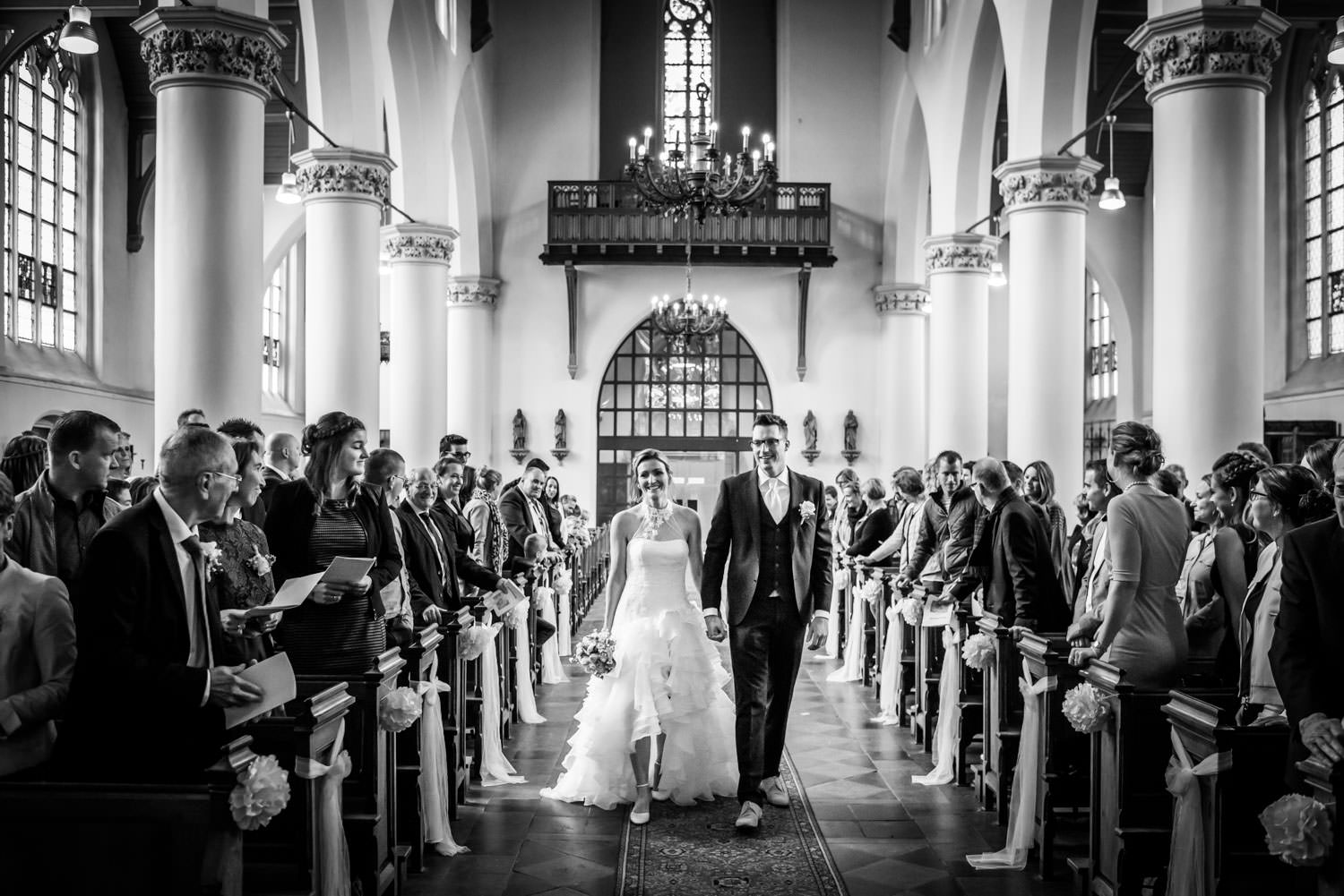 Binnenkomst van het bruidspaar in de kerk van Princenhage