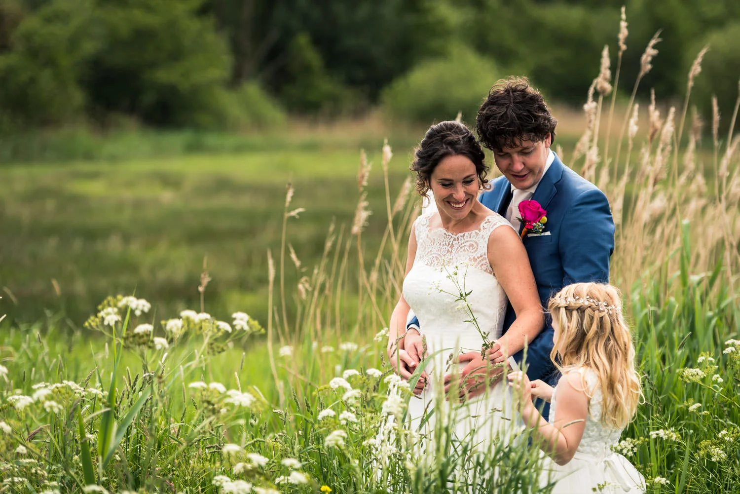 bruidsfotografie met bruidsmeisje en bruidspaar