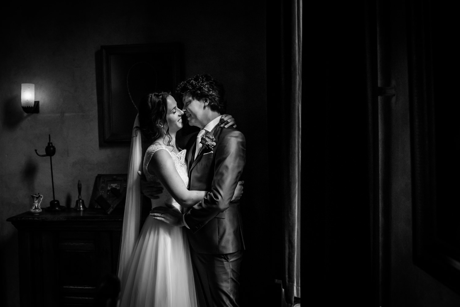Intiem moment na de ceremonie op kasteel dussen