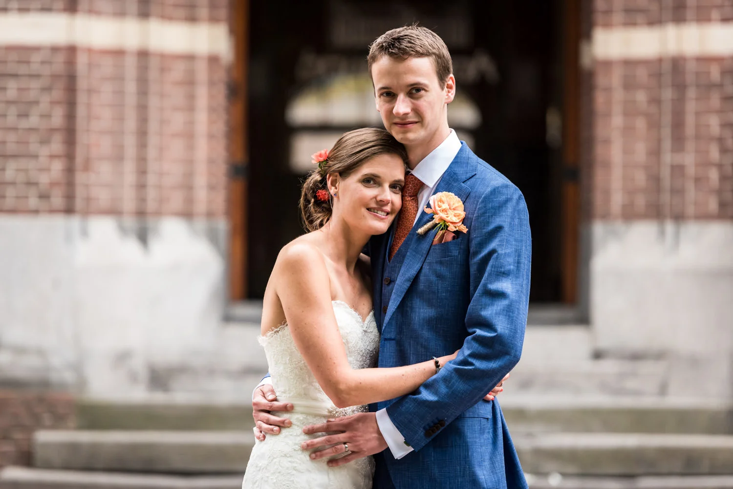 hier een portret van het bruidspaar tijdens de trouwreportage