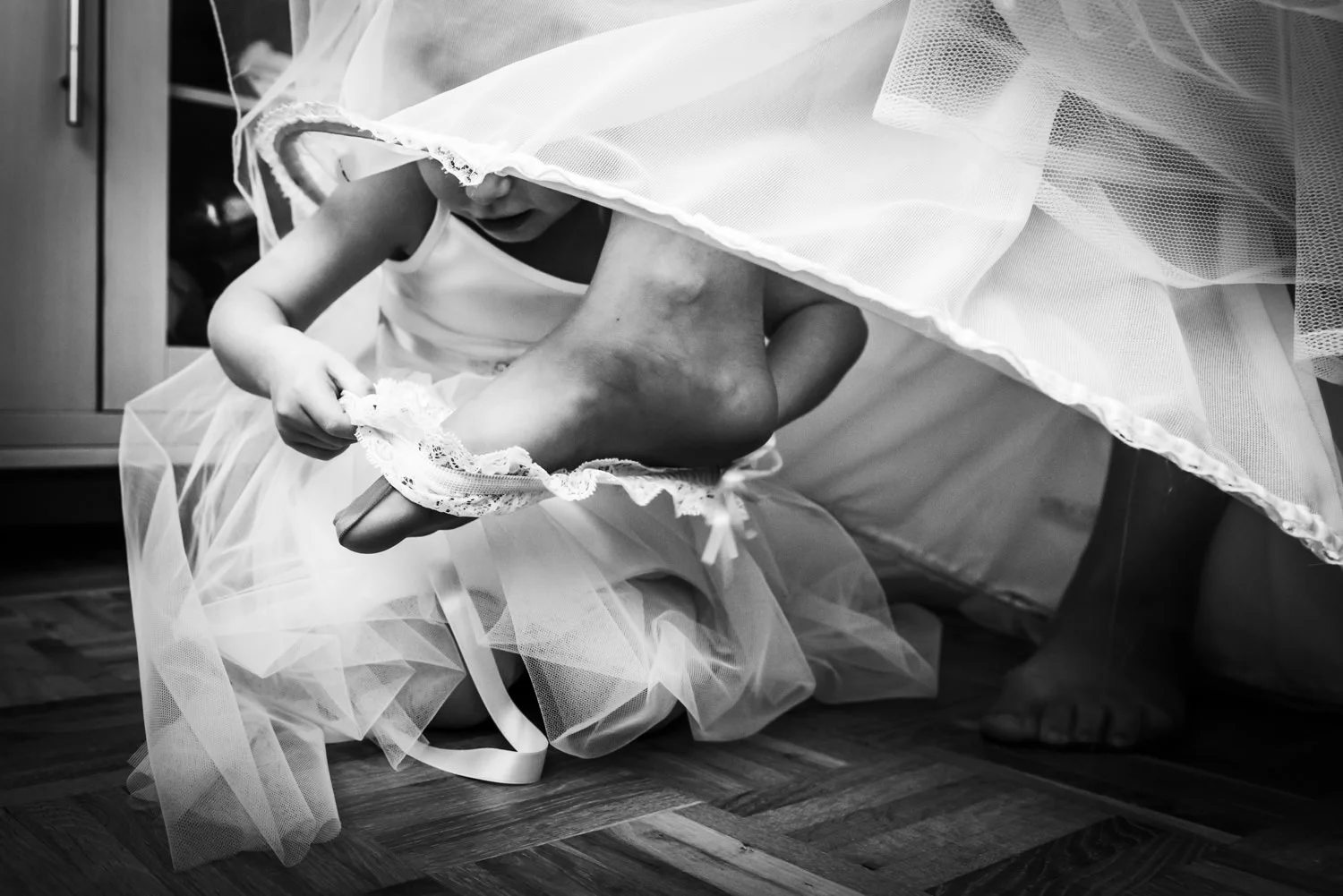 bruidsmeisje-aankleden-trouwfotografie-Cfoto.jpg