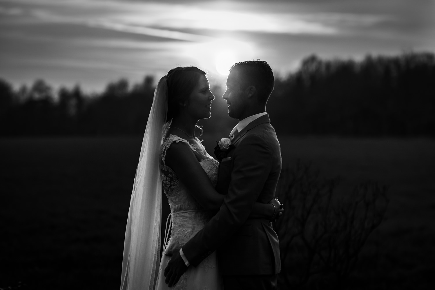 avond-trouwshoot-tegenlicht-trouwfotografie.jpg