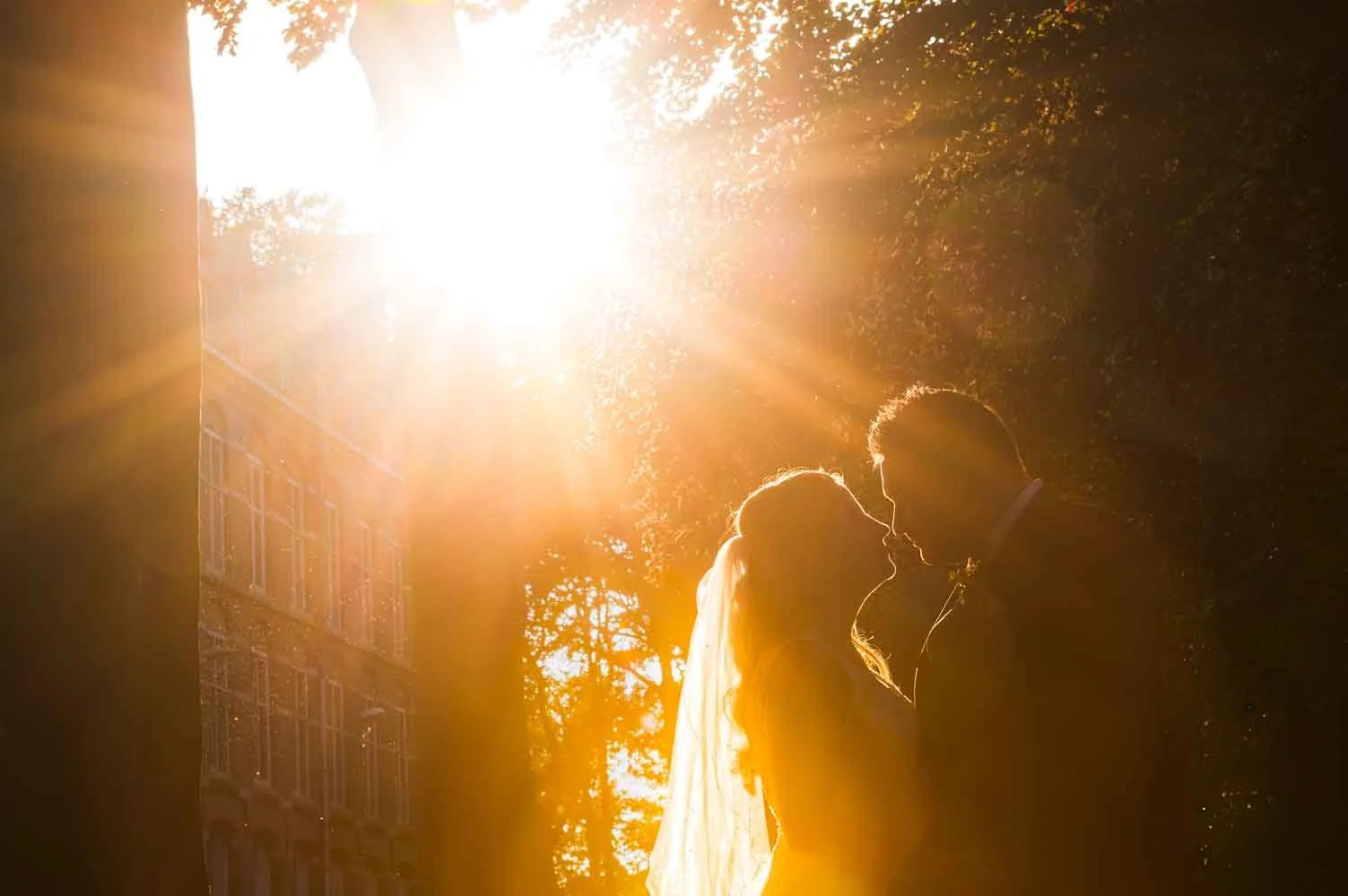 trouwfotografie  artistiek licht bij Bovendonk hoeven