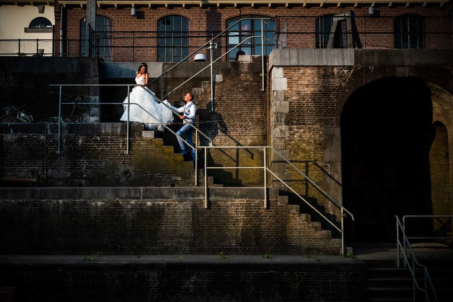 spontane trouwfoto bij droogdok Jan Blanken in Hellevoetsluis