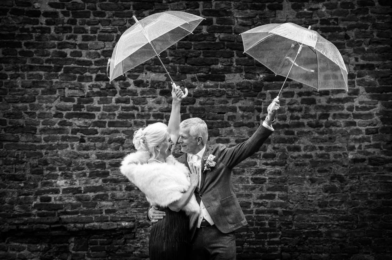 fotoshoot in de regen bij Kasteel Wijenburg in Tiel