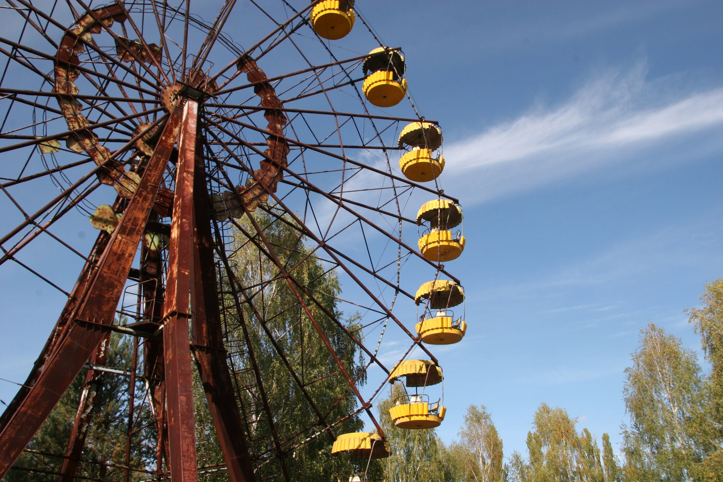  Abandoned Ferris Wheel in Pripyat 