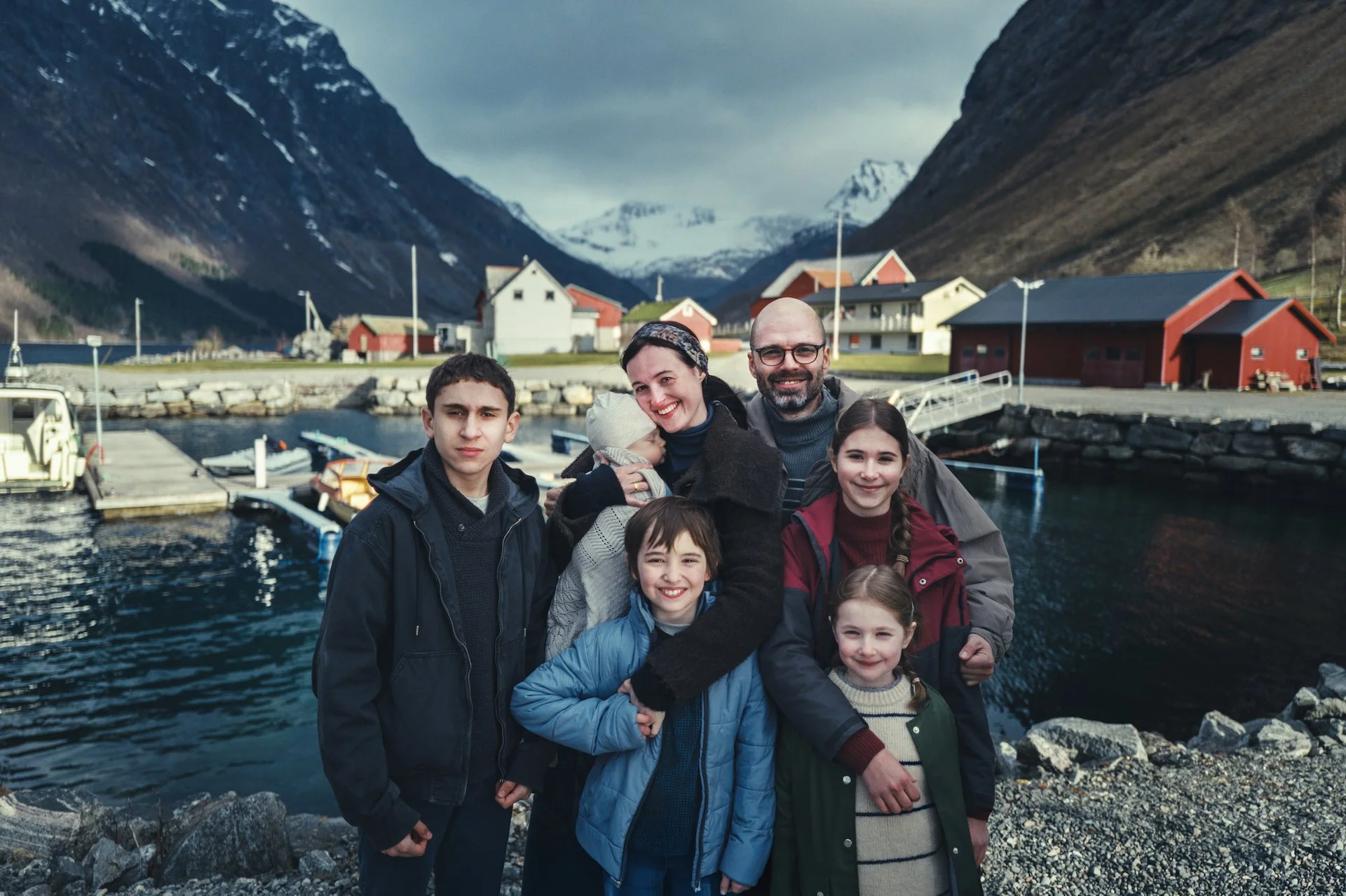 FJORD_00_Family Picture_Landscape 1.jpg