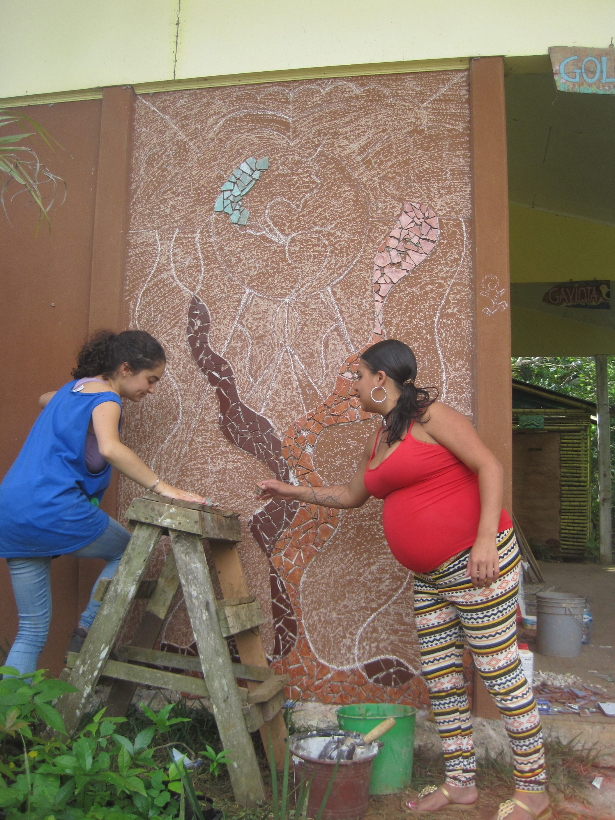  Susana, a high school student living on the farm, was a significant help for me in completing the mural. 