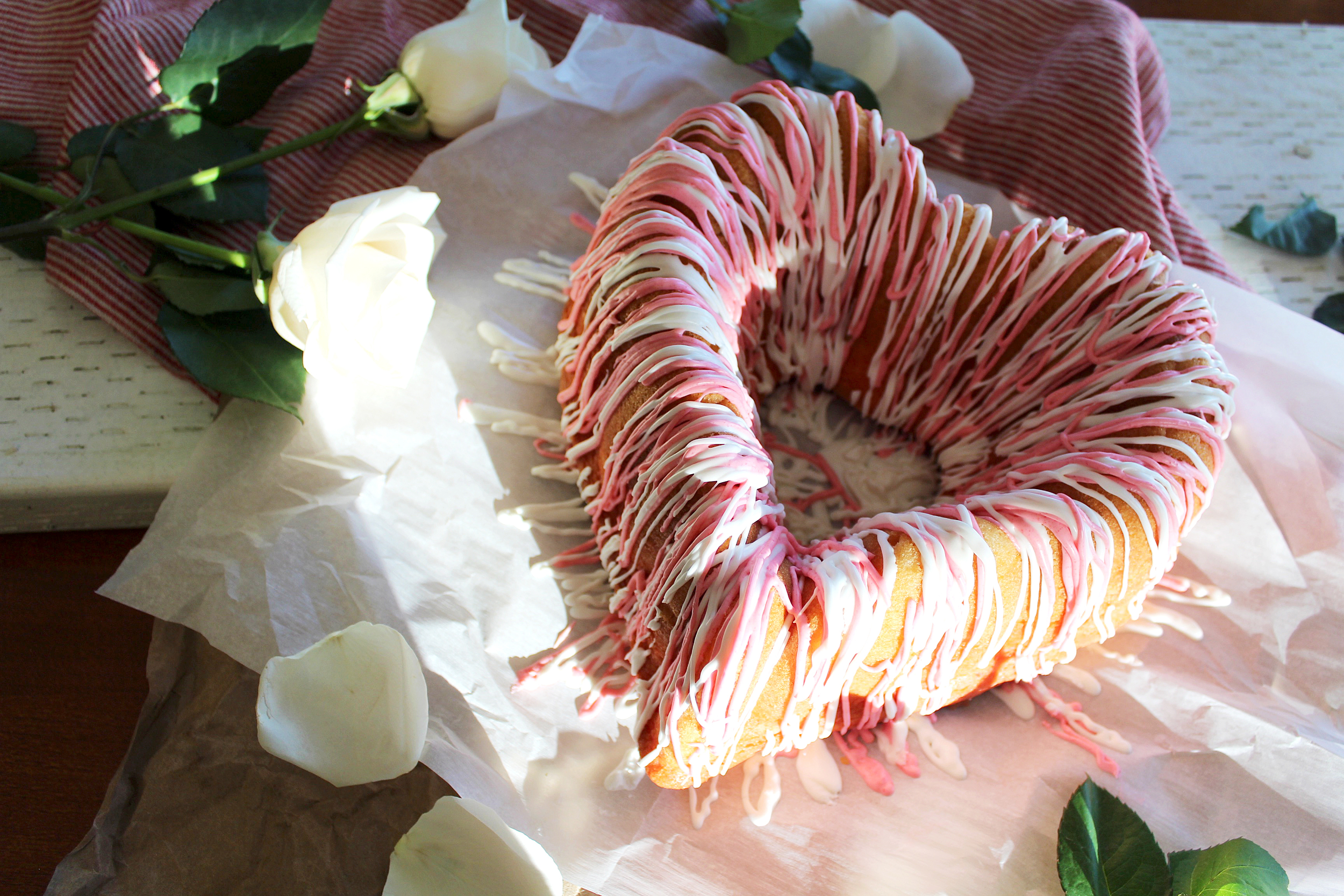 strawberry bundt cake