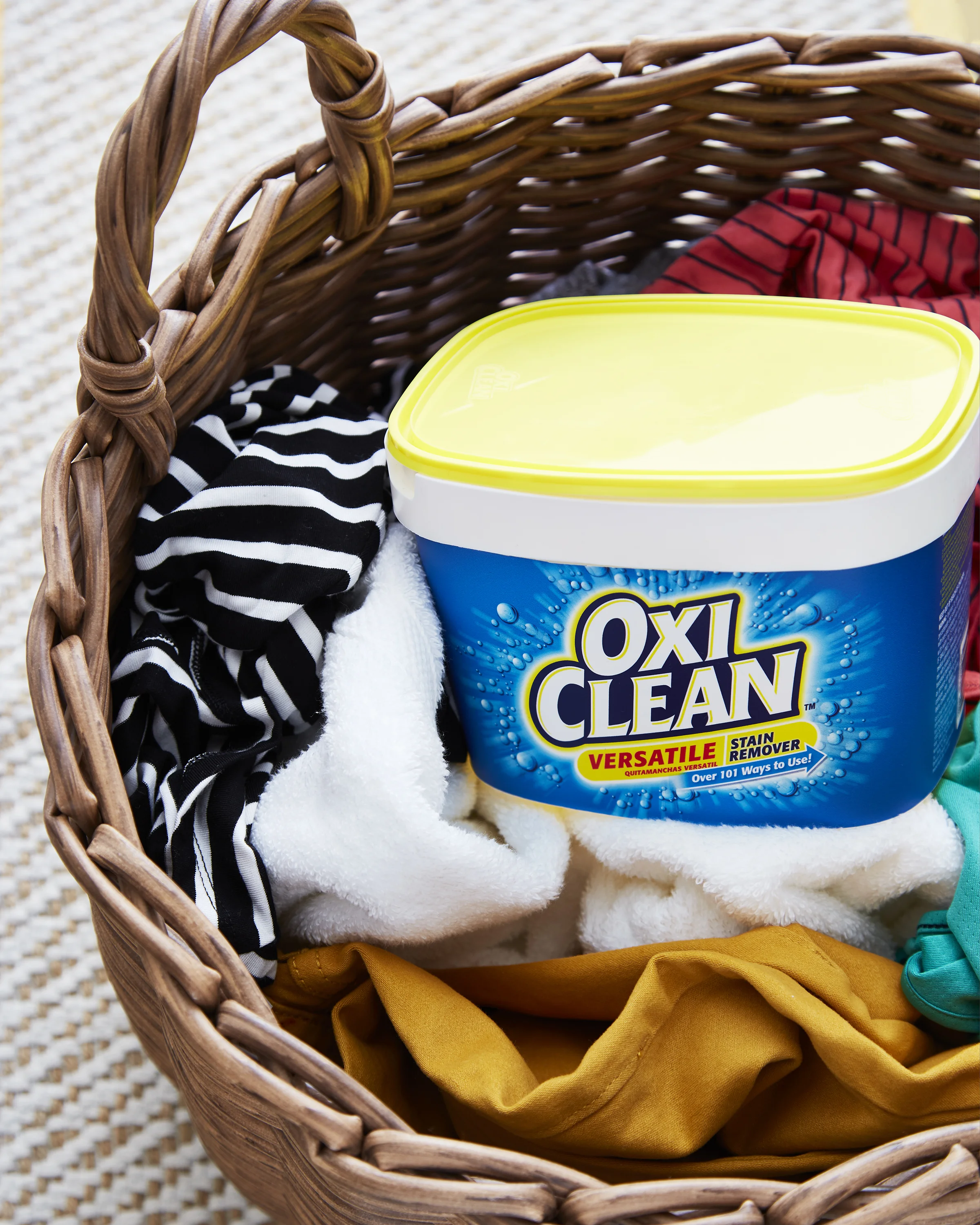 GB_AT_OxiClean_12_ClothesInHamper_467.jpg