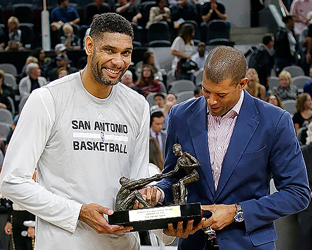 Tim-Duncan-Twyman-Stokes-Bronze-Sports-Sculpture.jpg