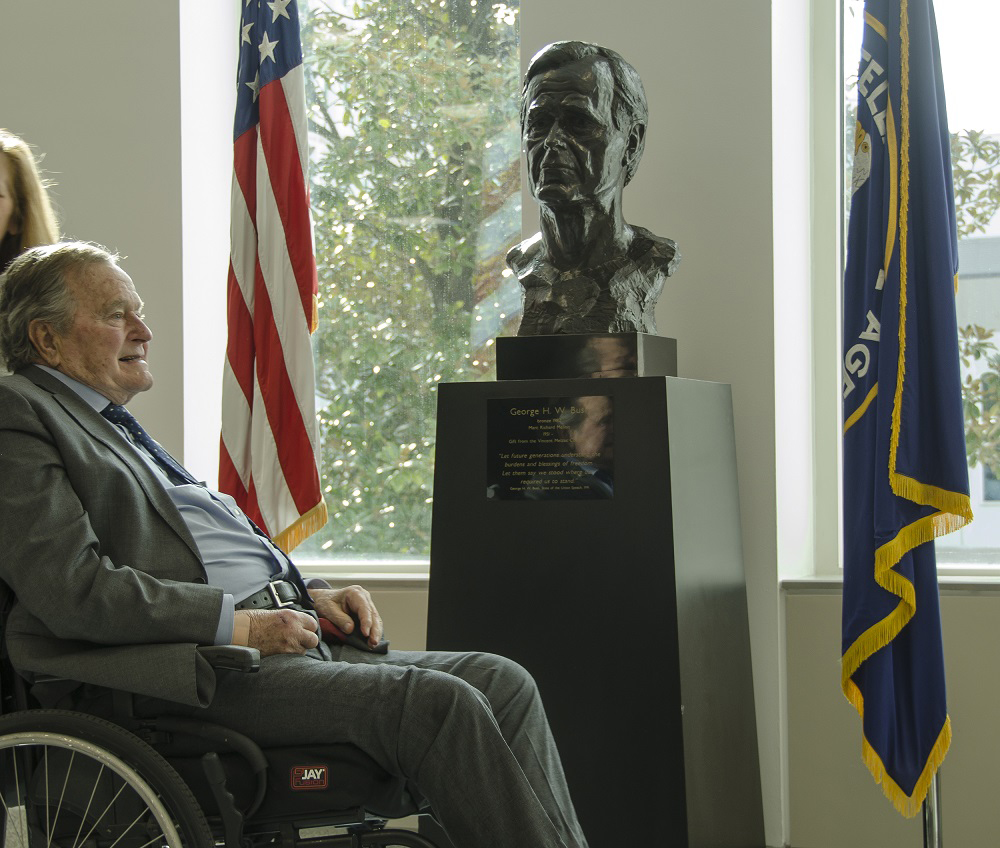 Bush with bust at CIA  2016.jpg