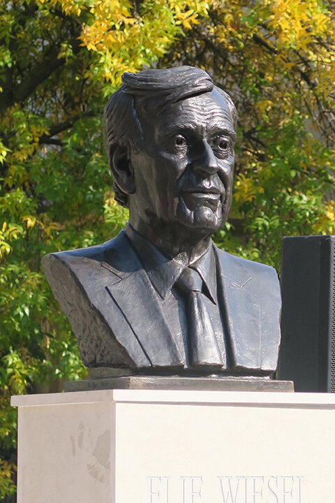 Wiesel_Bust_Plaza_3-4_view_72dpi.jpg