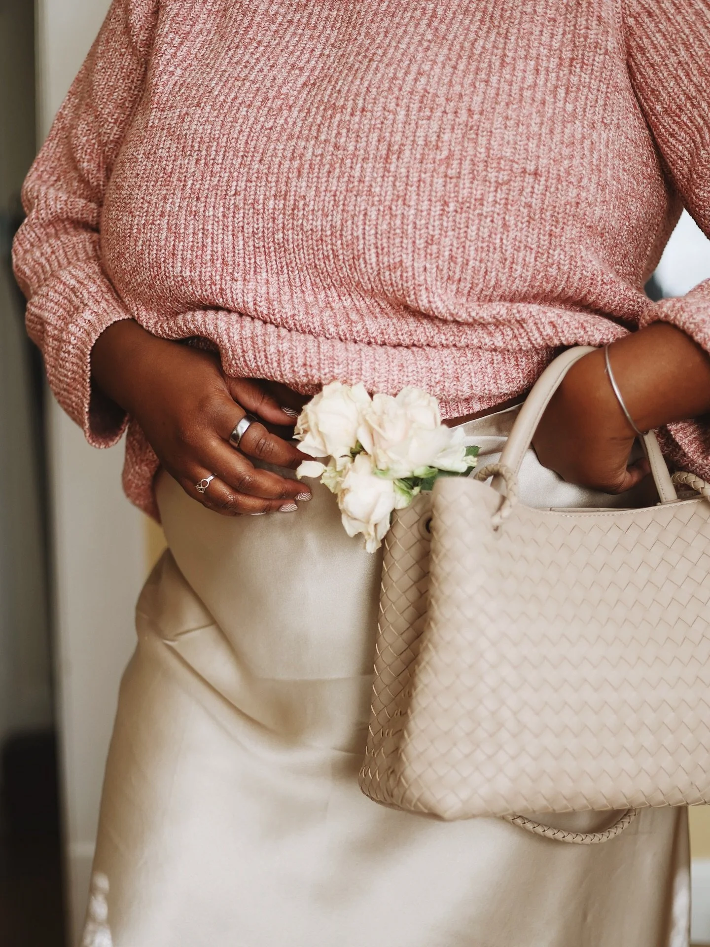 #ad &mdash; Washable silk, 100% cotton knit, and my new favorite leather satchel for all my books and bobs. 10% off when you use my code INFG-26HIAJ10 at the link in my bio 🤏🏾🤏🏾🤏🏾 Thanks @onequince! #quincepartner